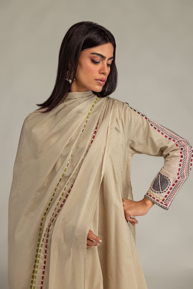 https://us.khaadi.com/dw/image/v2/BJTG_PRD/on/demandware.static/-/Sites-khaadi-master-catalog/default/dwb11f36c3/images/hi-res/r-1-26-134-c-g_multi_1.jpg?sw=800&sh=1200