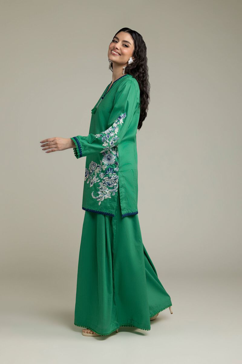 https://us.khaadi.com/dw/image/v2/BJTG_PRD/on/demandware.static/-/Sites-khaadi-master-catalog/default/dwb2db7c78/images/hi-res/1-26-231-b-a1_multi_1.jpg?sw=800&sh=1200