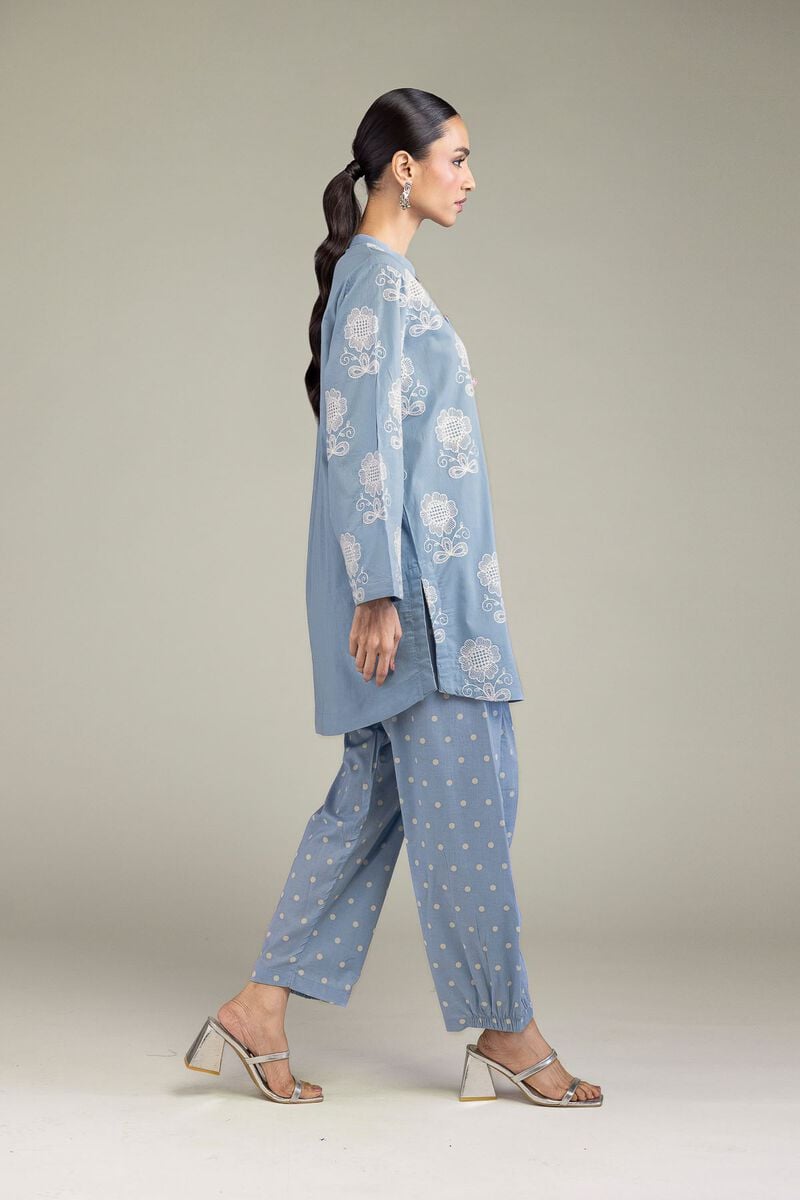 https://us.khaadi.com/dw/image/v2/BJTG_PRD/on/demandware.static/-/Sites-khaadi-master-catalog/default/dwb38eeb80/images/hi-res/1-26-210-b-i2_multi_1.jpg?sw=800&sh=1200