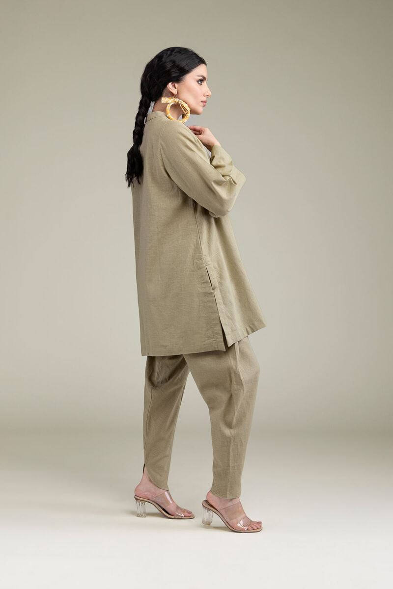 https://us.khaadi.com/dw/image/v2/BJTG_PRD/on/demandware.static/-/Sites-khaadi-master-catalog/default/dwb51f02e8/images/hi-res/8-26-201-b-c1_multi_1.jpg?sw=800&sh=1200