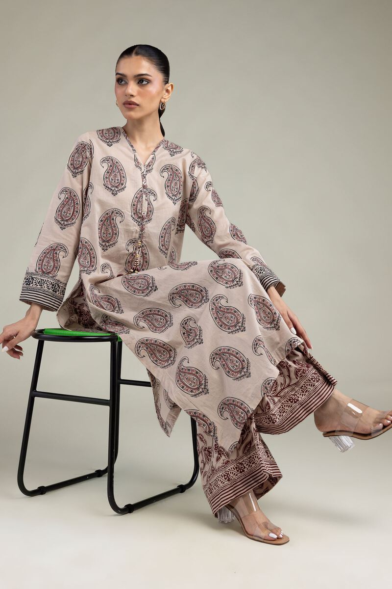 https://us.khaadi.com/dw/image/v2/BJTG_PRD/on/demandware.static/-/Sites-khaadi-master-catalog/default/dwb5237005/images/hi-res/1-26-331-a-h2_multi_1.jpg?sw=800&sh=1200