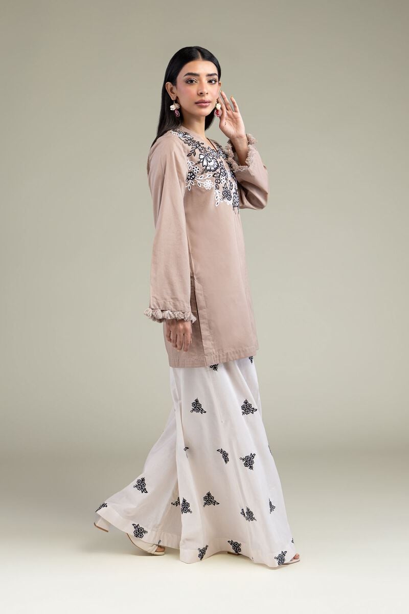 https://us.khaadi.com/dw/image/v2/BJTG_PRD/on/demandware.static/-/Sites-khaadi-master-catalog/default/dwb57636ac/images/hi-res/1-26-219-b-d1_multi_1.jpg?sw=800&sh=1200
