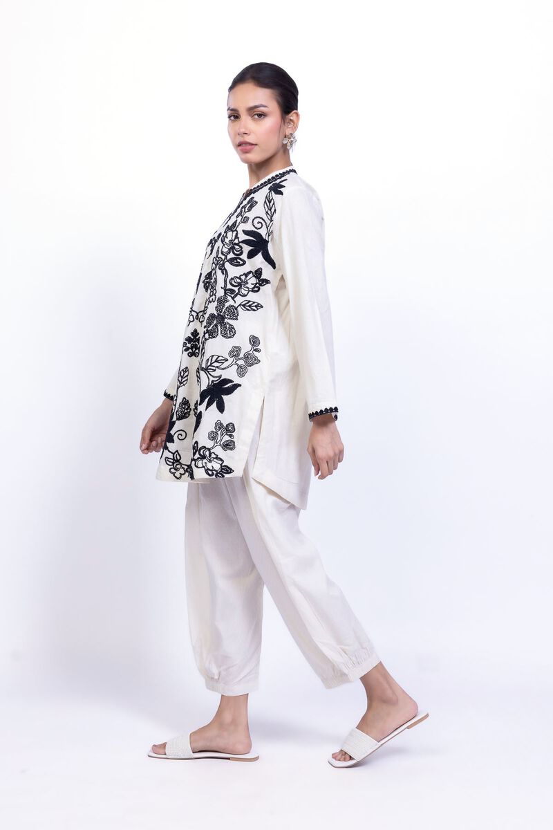 https://us.khaadi.com/dw/image/v2/BJTG_PRD/on/demandware.static/-/Sites-khaadi-master-catalog/default/dwb5cbbd0b/images/hi-res/25-07-7e4-04ba_multi_1.jpg?sw=800&sh=1200