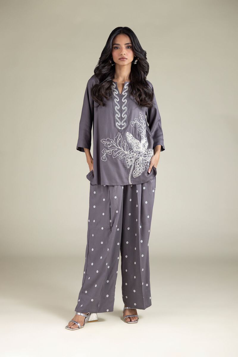 https://us.khaadi.com/dw/image/v2/BJTG_PRD/on/demandware.static/-/Sites-khaadi-master-catalog/default/dwb7177a7f/images/hi-res/6-26-105-b-f_multi_1.jpg?sw=800&sh=1200