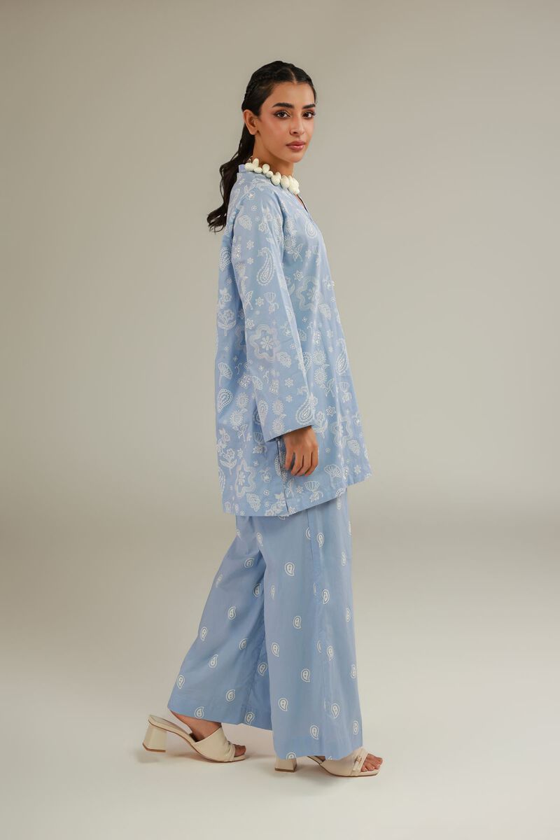 https://us.khaadi.com/dw/image/v2/BJTG_PRD/on/demandware.static/-/Sites-khaadi-master-catalog/default/dwb8cc372d/images/hi-res/1-26-223-b-b1_multi_1.jpg?sw=800&sh=1200