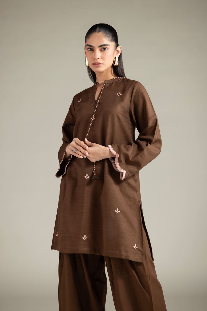 https://us.khaadi.com/dw/image/v2/BJTG_PRD/on/demandware.static/-/Sites-khaadi-master-catalog/default/dwbc9bb321/images/hi-res/1-26-109-a-m_multi_1.jpg?sw=800&sh=1200