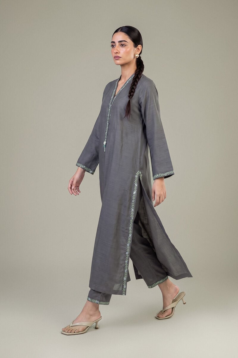 https://us.khaadi.com/dw/image/v2/BJTG_PRD/on/demandware.static/-/Sites-khaadi-master-catalog/default/dwbe861bcb/images/hi-res/1-26-431-b-e1_multi_1.jpg?sw=800&sh=1200
