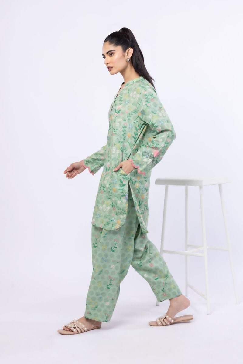 https://us.khaadi.com/dw/image/v2/BJTG_PRD/on/demandware.static/-/Sites-khaadi-master-catalog/default/dwc3aa821d/images/hi-res/25-07-7e5-04ba_multi_1.jpg?sw=800&sh=1200