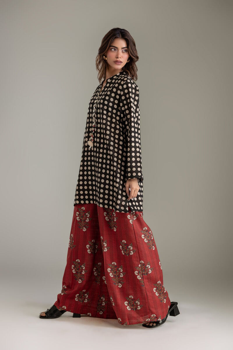 https://us.khaadi.com/dw/image/v2/BJTG_PRD/on/demandware.static/-/Sites-khaadi-master-catalog/default/dwc3ae2719/images/hi-res/1-26-417-b-f1_multi_1.jpg?sw=800&sh=1200