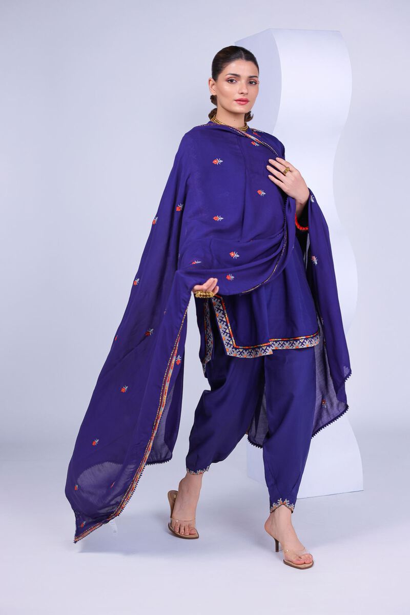 https://us.khaadi.com/dw/image/v2/BJTG_PRD/on/demandware.static/-/Sites-khaadi-master-catalog/default/dwc40399cc/images/hi-res/25-05s18-06ba_multi_1.jpg?sw=800&sh=1200