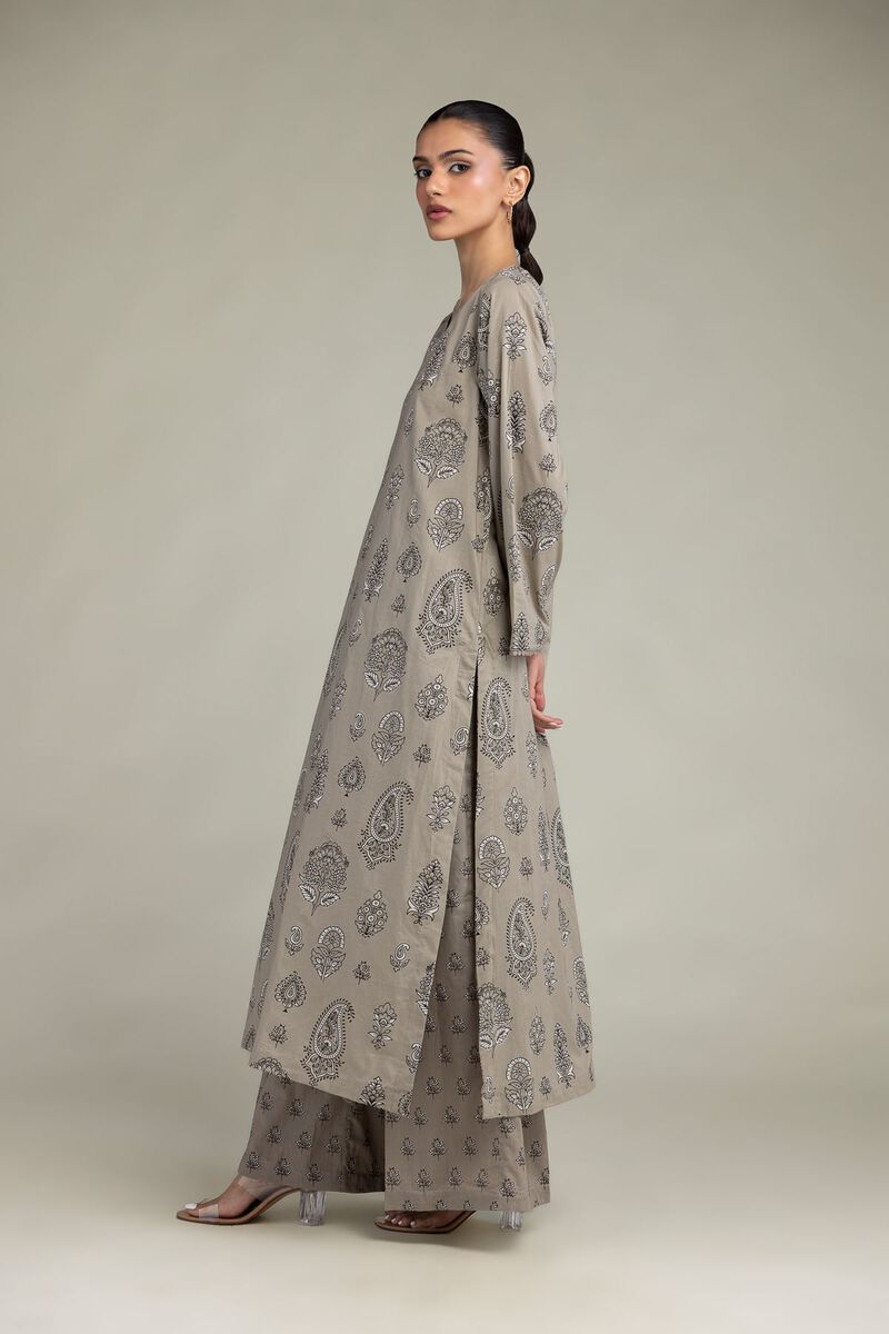 https://us.khaadi.com/dw/image/v2/BJTG_PRD/on/demandware.static/-/Sites-khaadi-master-catalog/default/dwc4a30260/images/hi-res/1-26-331-b-i1_multi_1.jpg?sw=800&sh=1200