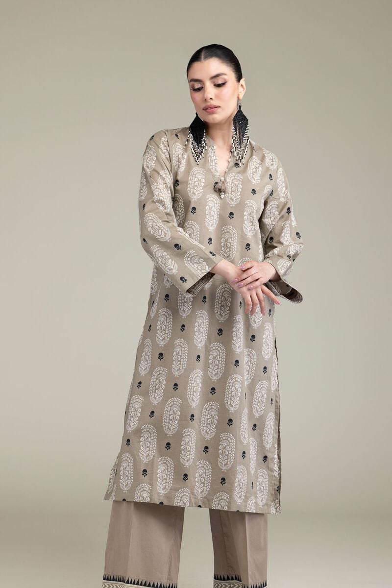 https://us.khaadi.com/dw/image/v2/BJTG_PRD/on/demandware.static/-/Sites-khaadi-master-catalog/default/dwc4b49336/images/hi-res/1-26-209-a-h2_multi_1.jpg?sw=800&sh=1200