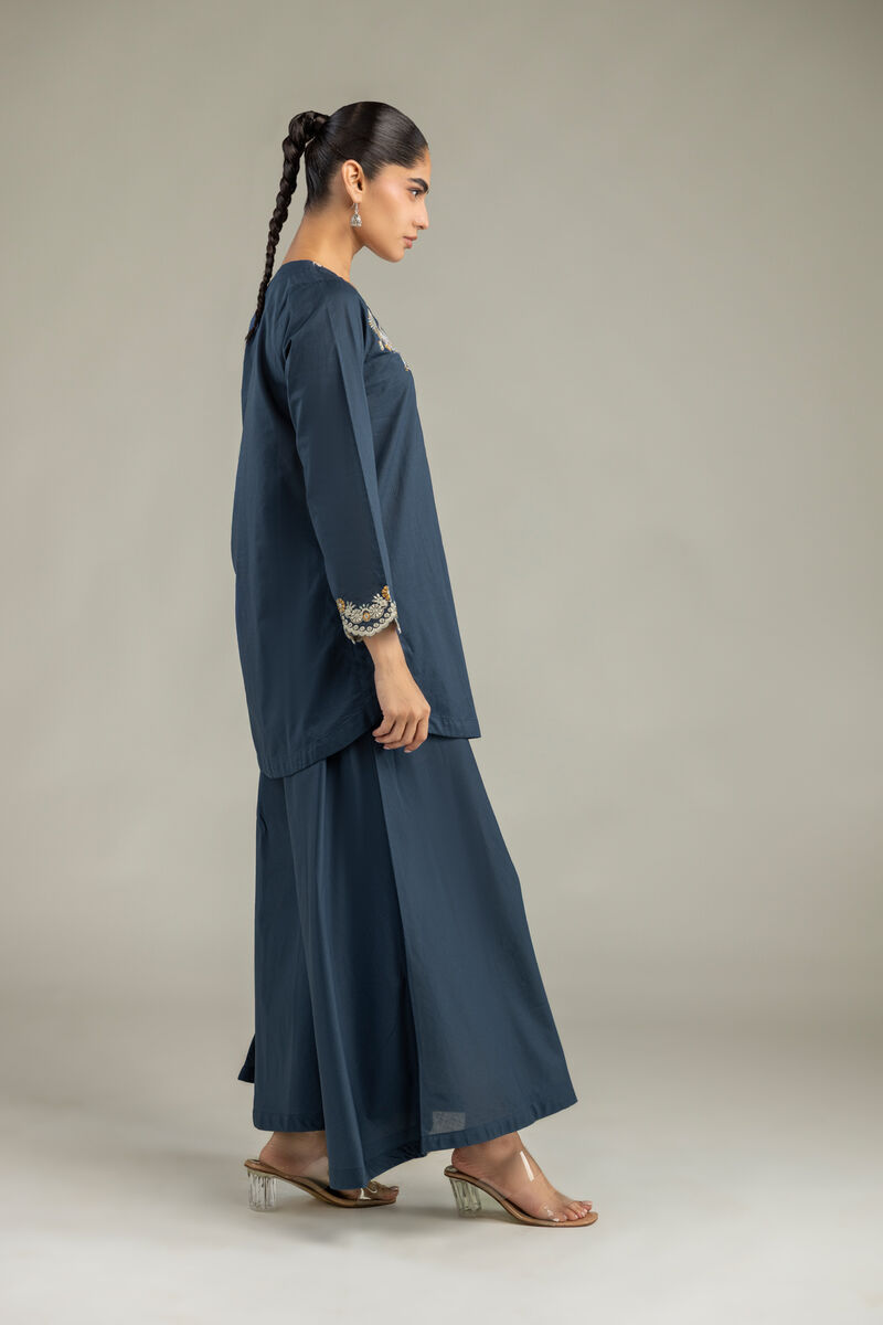 https://us.khaadi.com/dw/image/v2/BJTG_PRD/on/demandware.static/-/Sites-khaadi-master-catalog/default/dwca0e1091/images/hi-res/b1-2-26-112-b-e_multi_1.jpg?sw=800&sh=1200