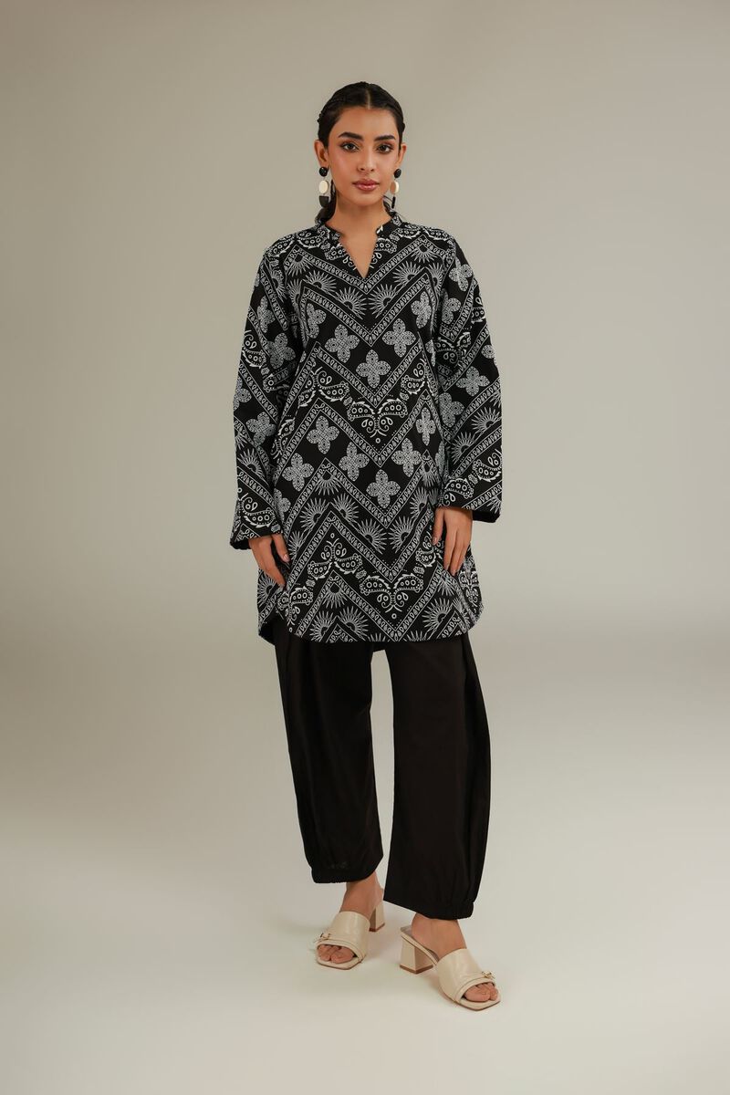 https://us.khaadi.com/dw/image/v2/BJTG_PRD/on/demandware.static/-/Sites-khaadi-master-catalog/default/dwcc752193/images/hi-res/1-26-223-b-e1_multi_1.jpg?sw=800&sh=1200
