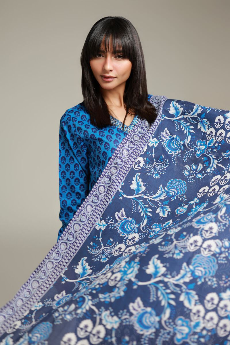https://us.khaadi.com/dw/image/v2/BJTG_PRD/on/demandware.static/-/Sites-khaadi-master-catalog/default/dwccc71fdb/images/hi-res/1-26-138-c-e_multi_1.jpg?sw=800&sh=1200