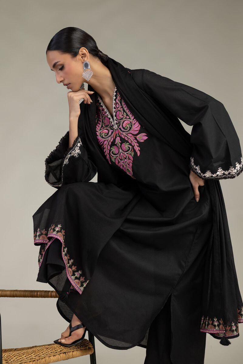 https://us.khaadi.com/dw/image/v2/BJTG_PRD/on/demandware.static/-/Sites-khaadi-master-catalog/default/dwce2330c2/images/hi-res/1-26-325-a-i1_multi_1.jpg?sw=800&sh=1200