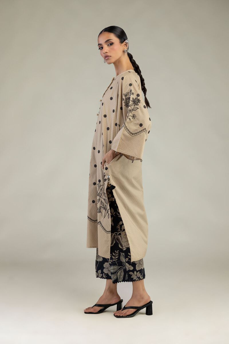 https://us.khaadi.com/dw/image/v2/BJTG_PRD/on/demandware.static/-/Sites-khaadi-master-catalog/default/dwceb7f61d/images/hi-res/1-26-241-b-h2_multi_1.jpg?sw=800&sh=1200