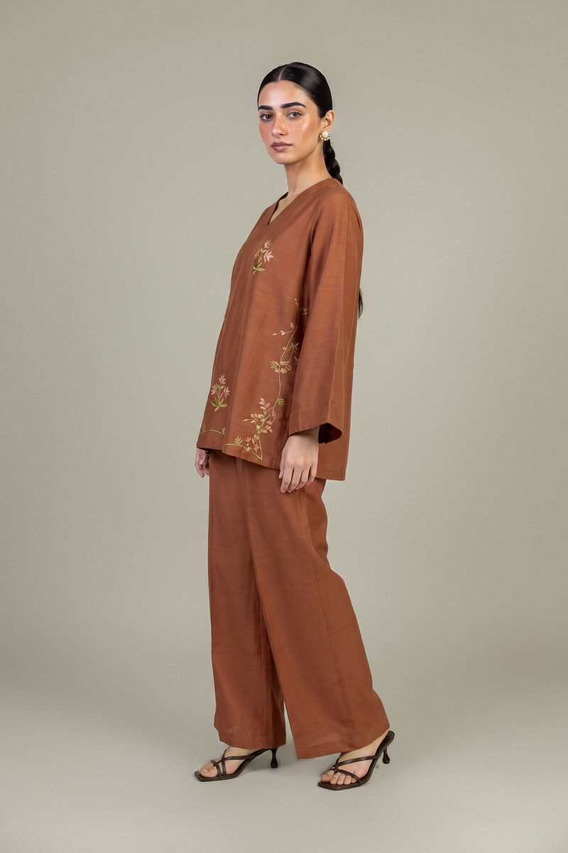 https://us.khaadi.com/dw/image/v2/BJTG_PRD/on/demandware.static/-/Sites-khaadi-master-catalog/default/dwcf1aeb9a/images/hi-res/1-26-431-b-f1_multi_1.jpg?sw=800&sh=1200