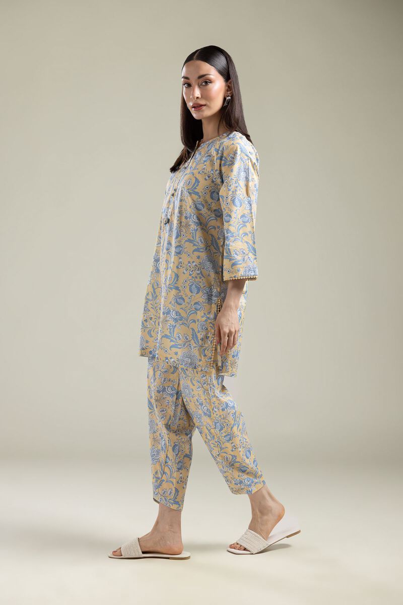 https://us.khaadi.com/dw/image/v2/BJTG_PRD/on/demandware.static/-/Sites-khaadi-master-catalog/default/dwd59ea601/images/hi-res/1-26-135-b-c_multi_1.jpg?sw=800&sh=1200