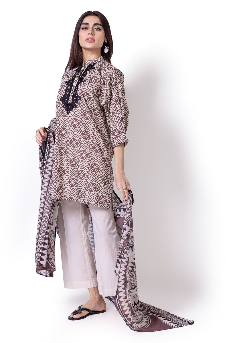 https://us.khaadi.com/dw/image/v2/BJTG_PRD/on/demandware.static/-/Sites-khaadi-master-catalog/default/dwd65d6c4e/images/hi-res/eeb245176a_beige_1.jpg?sw=800&sh=1200