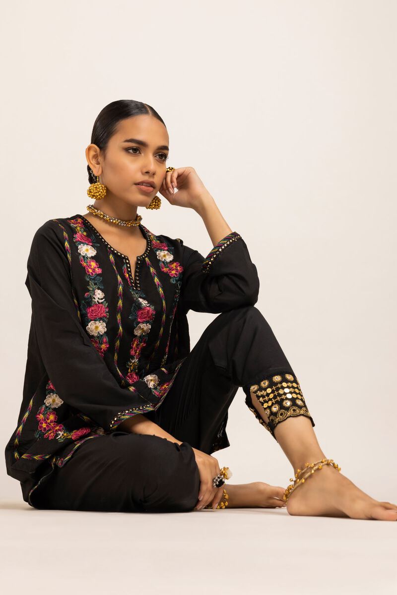  | Kurta | Embroidered | null