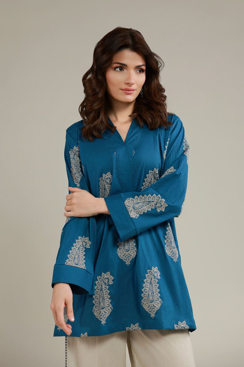 https://us.khaadi.com/dw/image/v2/BJTG_PRD/on/demandware.static/-/Sites-khaadi-master-catalog/default/dwd7747c61/images/hi-res/25-09-10e2-10ta_multi_1.jpg?sw=800&sh=1200