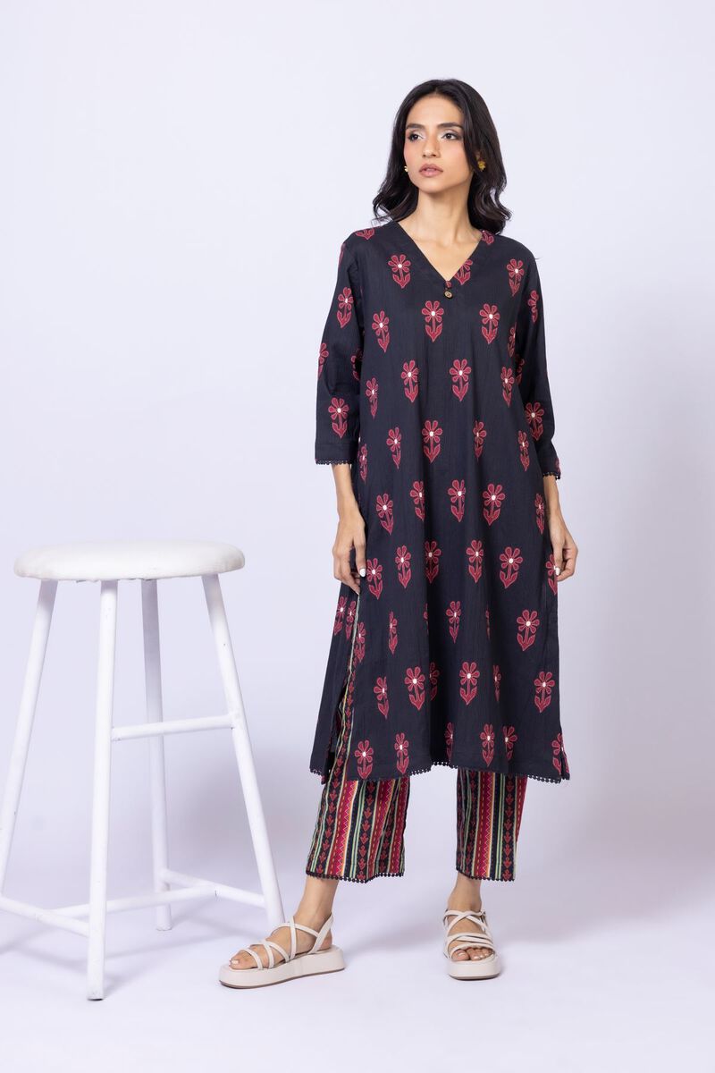 https://us.khaadi.com/dw/image/v2/BJTG_PRD/on/demandware.static/-/Sites-khaadi-master-catalog/default/dwd8227a8a/images/hi-res/25-10-11e4-08ta_multi_1.jpg?sw=800&sh=1200