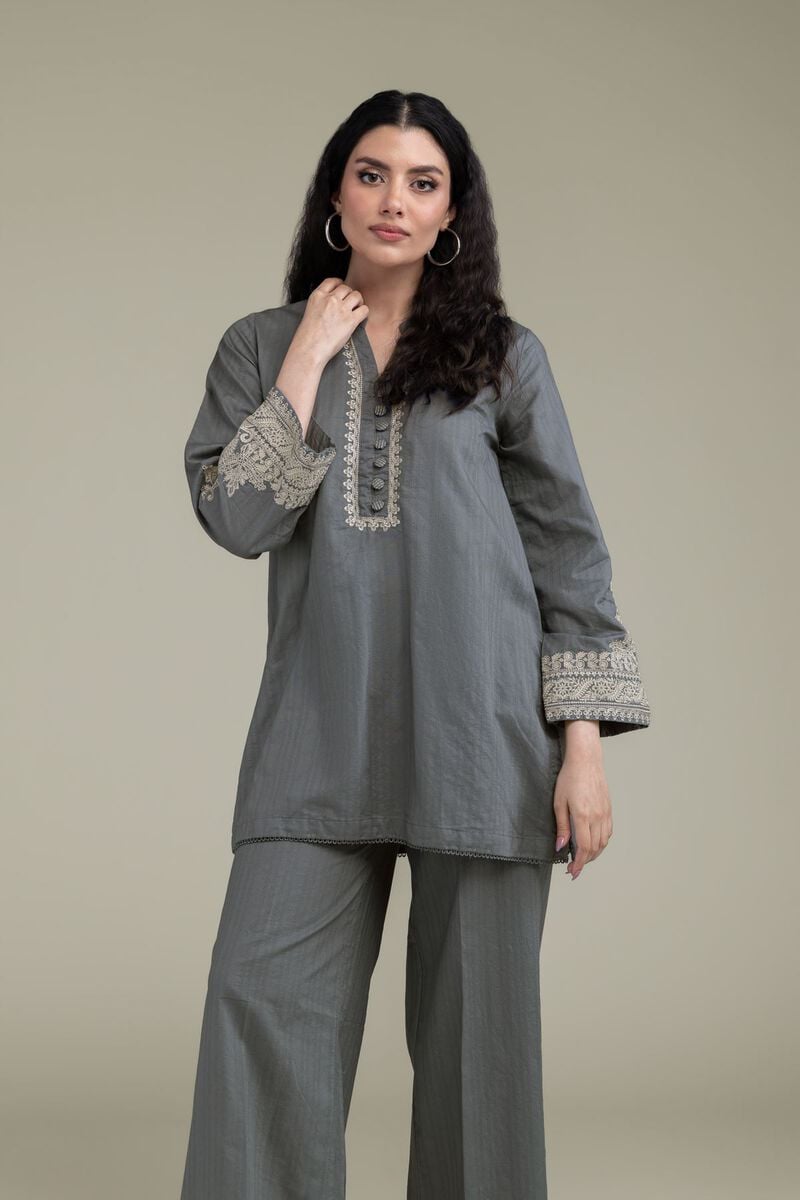 https://us.khaadi.com/dw/image/v2/BJTG_PRD/on/demandware.static/-/Sites-khaadi-master-catalog/default/dwda56af39/images/hi-res/25-10-12e1-08tb_multi_1.jpg?sw=800&sh=1200