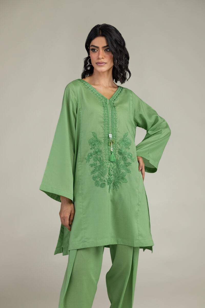 https://us.khaadi.com/dw/image/v2/BJTG_PRD/on/demandware.static/-/Sites-khaadi-master-catalog/default/dwdab8be60/images/hi-res/8-26-208-a-c1_multi_1.jpg?sw=800&sh=1200