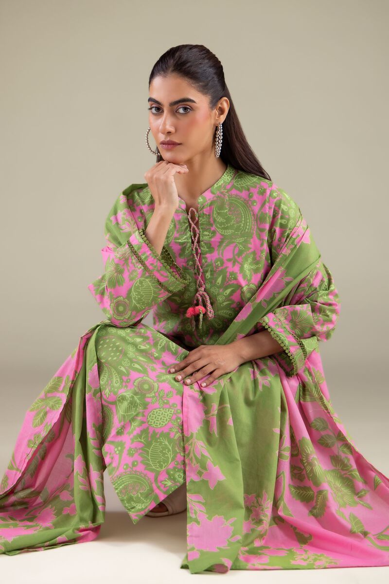 https://us.khaadi.com/dw/image/v2/BJTG_PRD/on/demandware.static/-/Sites-khaadi-master-catalog/default/dwdba4f243/images/hi-res/1-26-129-c-c_multi_1.jpg?sw=800&sh=1200