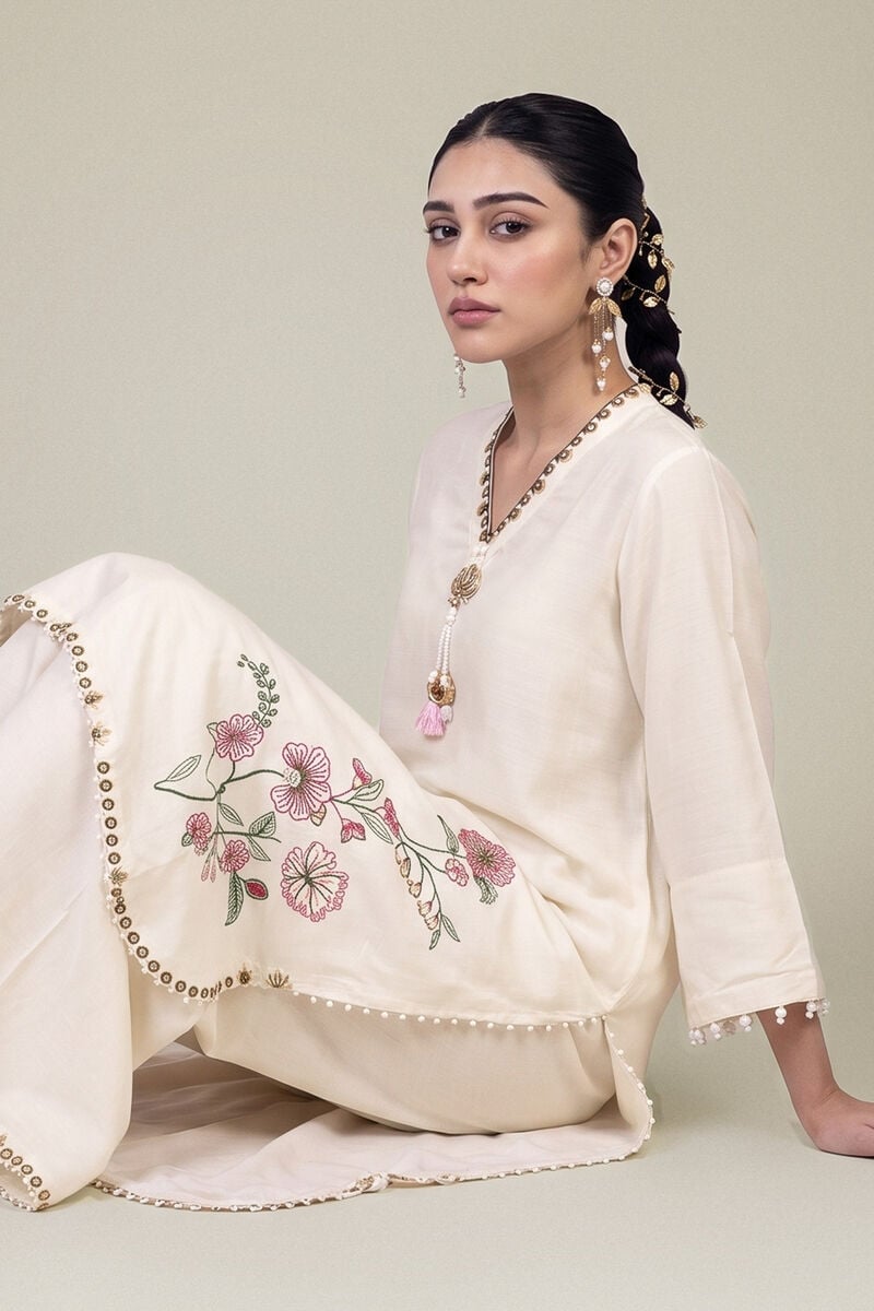 Embroidered | Raw Silk | Silk V-Neck Kurta | USD 60.00
