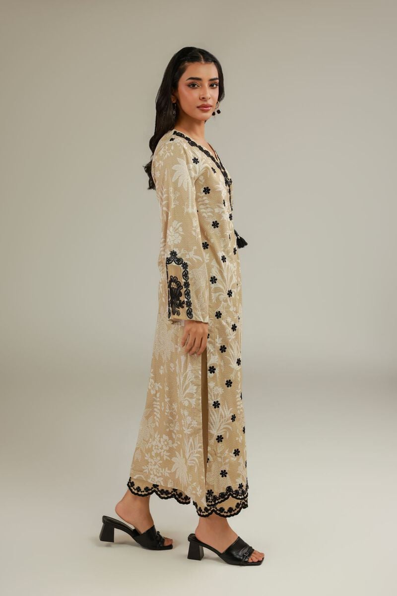 https://us.khaadi.com/dw/image/v2/BJTG_PRD/on/demandware.static/-/Sites-khaadi-master-catalog/default/dwdeed7405/images/hi-res/1-26-124-b-c_multi_1.jpg?sw=800&sh=1200