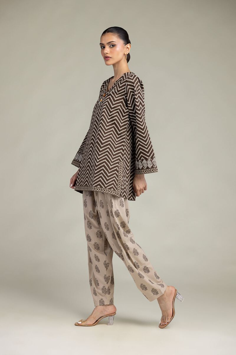 https://us.khaadi.com/dw/image/v2/BJTG_PRD/on/demandware.static/-/Sites-khaadi-master-catalog/default/dwe09f27af/images/hi-res/1-26-331-b-b1_multi_1.jpg?sw=800&sh=1200