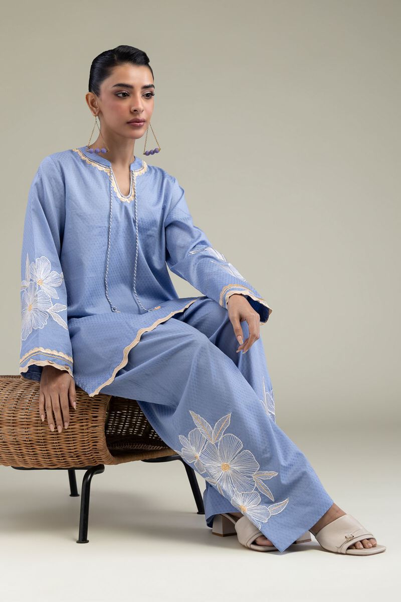 https://us.khaadi.com/dw/image/v2/BJTG_PRD/on/demandware.static/-/Sites-khaadi-master-catalog/default/dwe36e8ff8/images/hi-res/1-26-211-a-h1_multi_1.jpg?sw=800&sh=1200