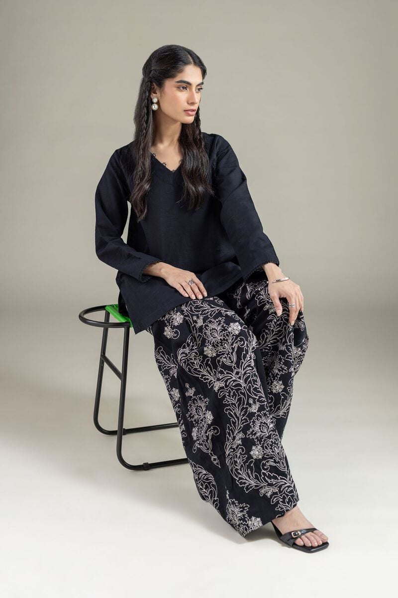 https://us.khaadi.com/dw/image/v2/BJTG_PRD/on/demandware.static/-/Sites-khaadi-master-catalog/default/dwe41d3b41/images/hi-res/25-10-12e6-07tb_multi_1.jpg?sw=800&sh=1200