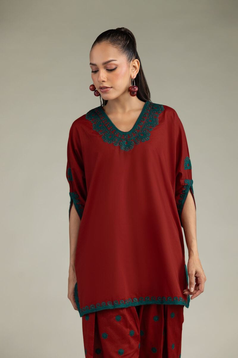 https://us.khaadi.com/dw/image/v2/BJTG_PRD/on/demandware.static/-/Sites-khaadi-master-catalog/default/dwe581f55b/images/hi-res/1-26-326-a-e2_multi_1.jpg?sw=800&sh=1200