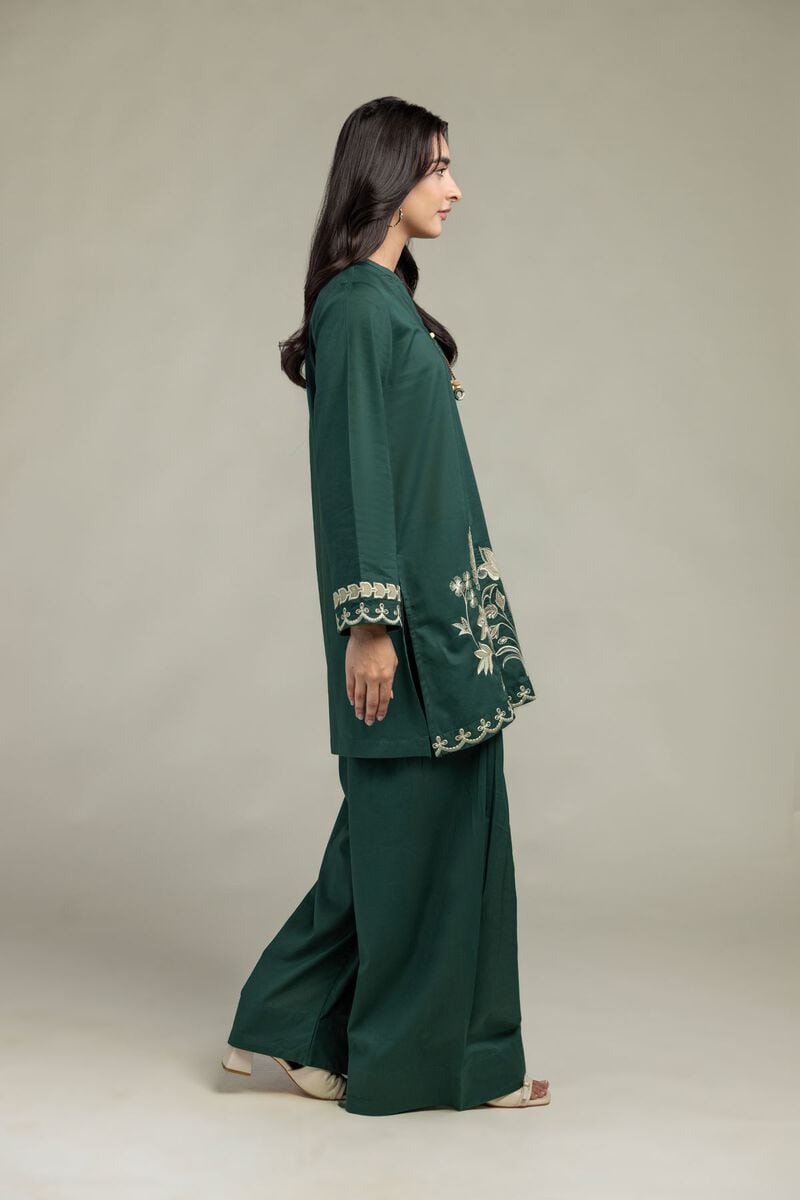 https://us.khaadi.com/dw/image/v2/BJTG_PRD/on/demandware.static/-/Sites-khaadi-master-catalog/default/dweb84ec7e/images/hi-res/1-26-330-b-i1_multi_1.jpg?sw=800&sh=1200