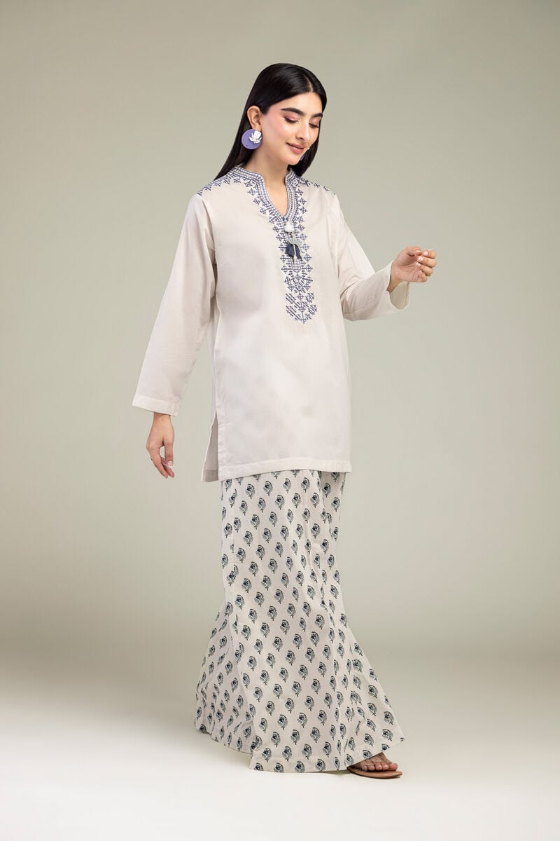 https://us.khaadi.com/dw/image/v2/BJTG_PRD/on/demandware.static/-/Sites-khaadi-master-catalog/default/dwebb4bd41/images/hi-res/1-26-317b-b-g1_multi_1.jpg?sw=800&sh=1200