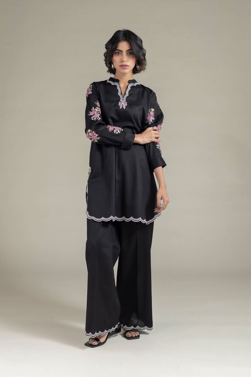 https://us.khaadi.com/dw/image/v2/BJTG_PRD/on/demandware.static/-/Sites-khaadi-master-catalog/default/dwf0a4f90f/images/hi-res/25-10-12e5-01ba_multi_1.jpg?sw=800&sh=1200