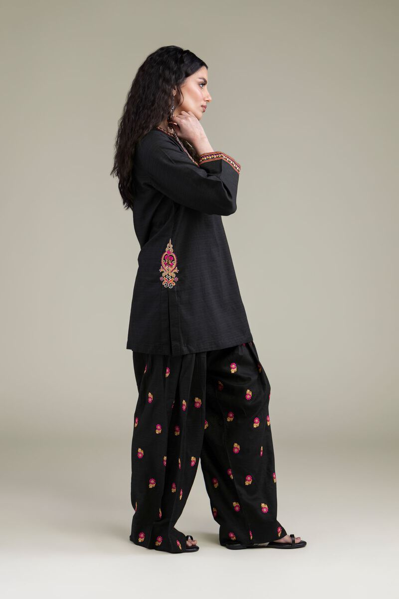 https://us.khaadi.com/dw/image/v2/BJTG_PRD/on/demandware.static/-/Sites-khaadi-master-catalog/default/dwf1a952e8/images/hi-res/25-10-12e1-06ba_multi_1.jpg?sw=800&sh=1200