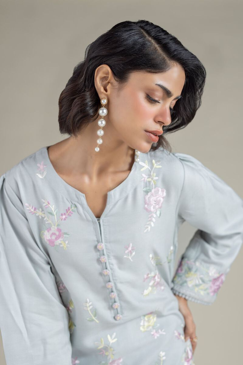 Embroidered | Heavy Blended Viscose | Floral Threadwork Kurta | USD 40.00