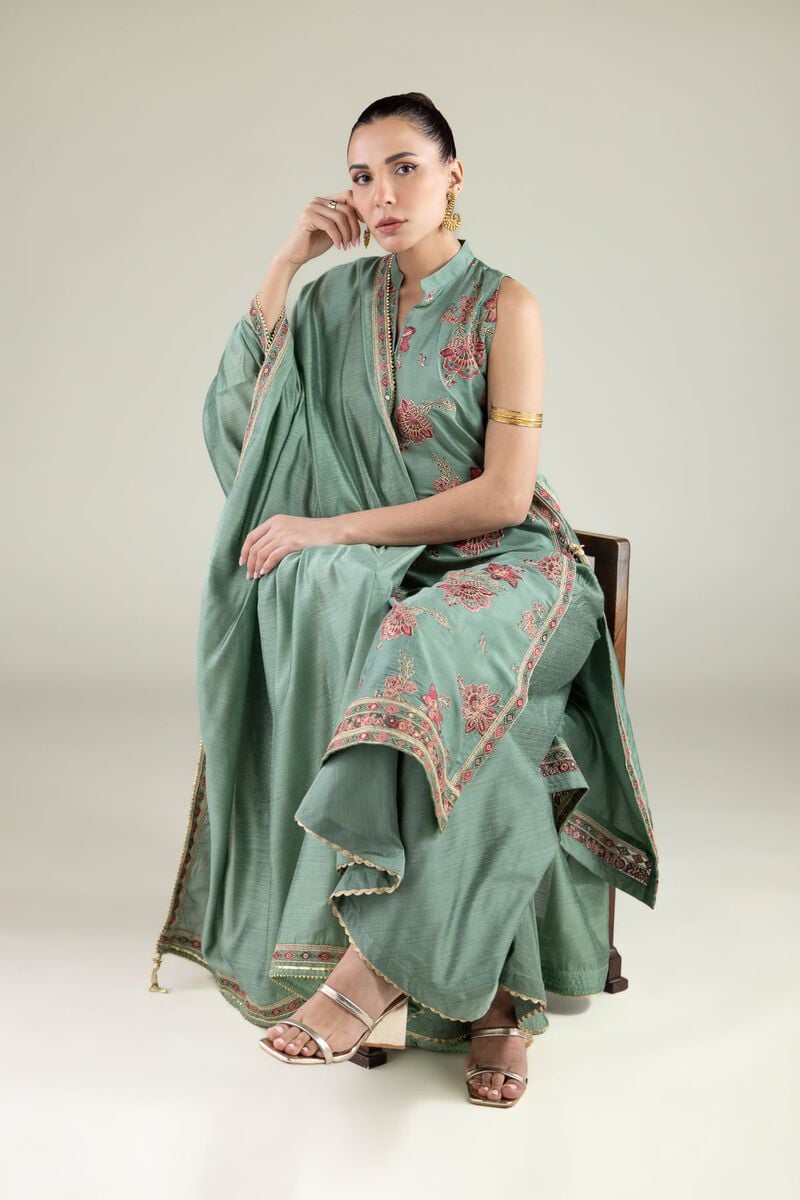 https://us.khaadi.com/dw/image/v2/BJTG_PRD/on/demandware.static/-/Sites-khaadi-master-catalog/default/dwf3d9f922/images/hi-res/2-26-105-a-h_multi_1.jpg?sw=800&sh=1200