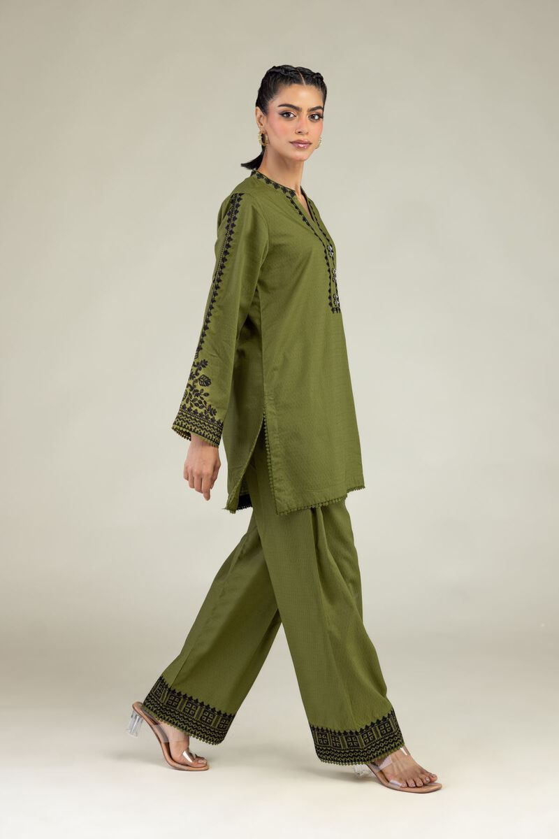https://us.khaadi.com/dw/image/v2/BJTG_PRD/on/demandware.static/-/Sites-khaadi-master-catalog/default/dwf41723c1/images/hi-res/25-09-11e13-02bb_multi_1.jpg?sw=800&sh=1200