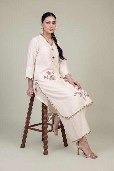 Embroidered | Raw Silk | Silk V-Neck Kurta | USD 60.00