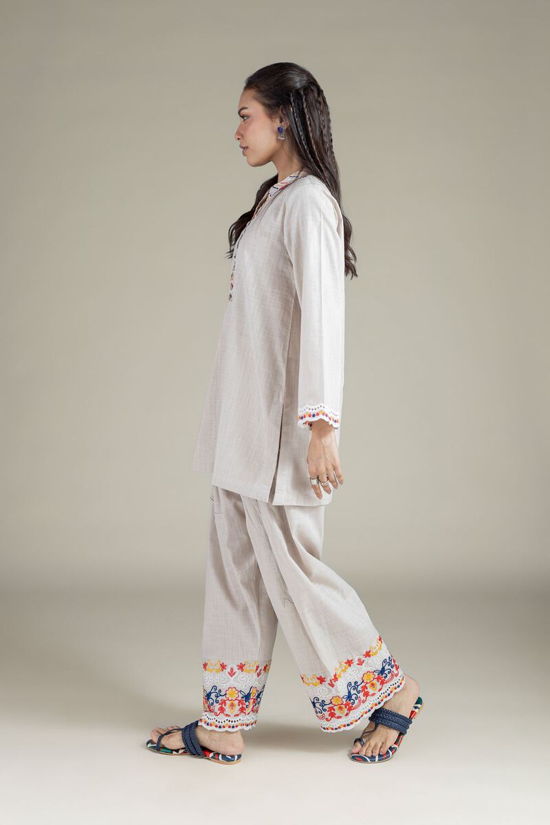 https://us.khaadi.com/dw/image/v2/BJTG_PRD/on/demandware.static/-/Sites-khaadi-master-catalog/default/dwf4a962bf/images/hi-res/25-10-12e4-05ba_multi_1.jpg?sw=800&sh=1200