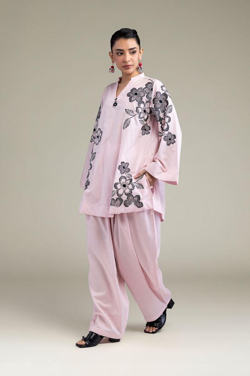 https://us.khaadi.com/dw/image/v2/BJTG_PRD/on/demandware.static/-/Sites-khaadi-master-catalog/default/dwf59773b5/images/hi-res/1-26-211-b-g1_multi_1.jpg?sw=800&sh=1200