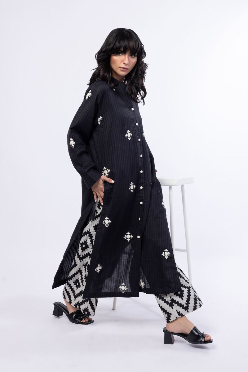 https://us.khaadi.com/dw/image/v2/BJTG_PRD/on/demandware.static/-/Sites-khaadi-master-catalog/default/dwf6df4c18/images/hi-res/25-07-ex34-01ba_multi_1.jpg?sw=800&sh=1200