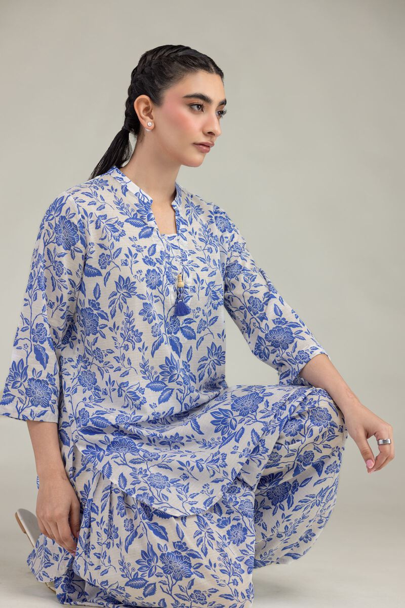 https://us.khaadi.com/dw/image/v2/BJTG_PRD/on/demandware.static/-/Sites-khaadi-master-catalog/default/dwf979008f/images/hi-res/1-26-212-a-a2_multi_1.jpg?sw=800&sh=1200
