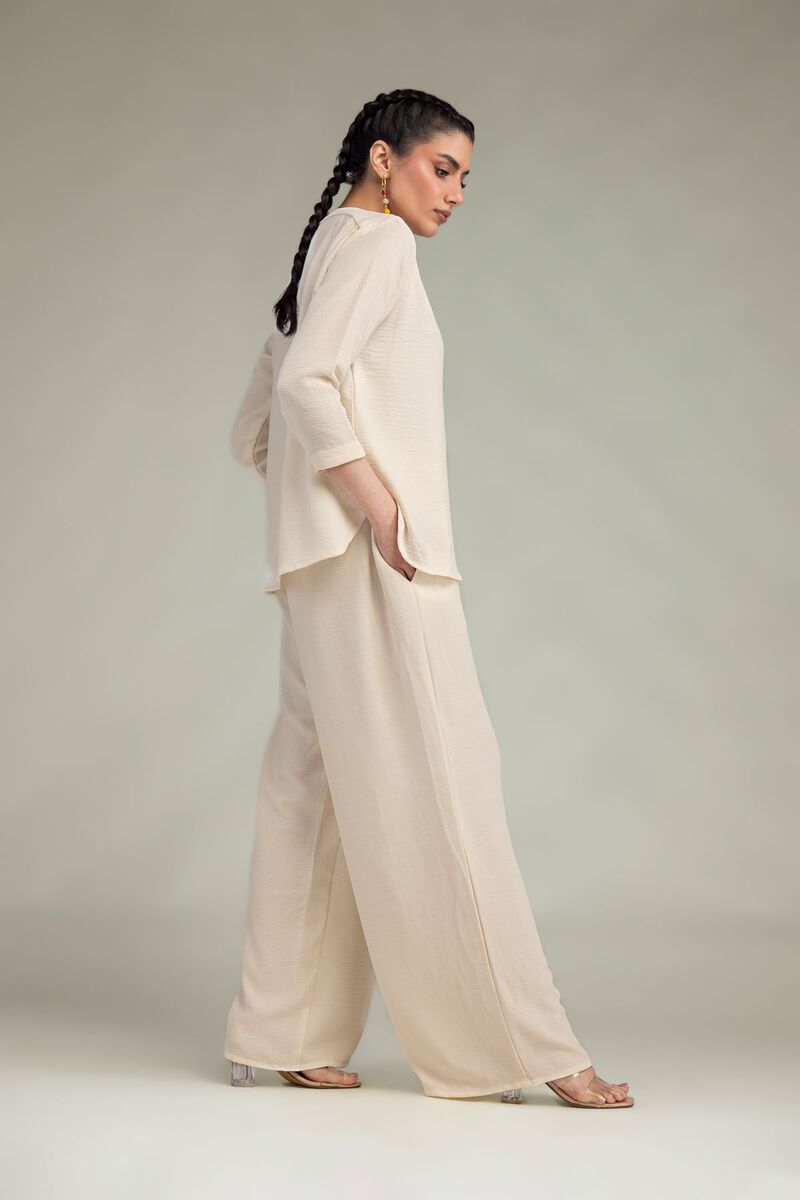 https://us.khaadi.com/dw/image/v2/BJTG_PRD/on/demandware.static/-/Sites-khaadi-master-catalog/default/dwf99bf5fb/images/hi-res/14-26-303-b-b1_multi_1.jpg?sw=800&sh=1200