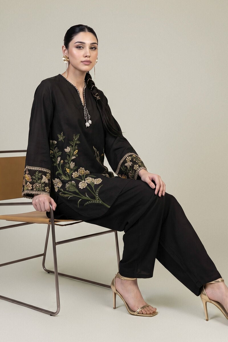 https://us.khaadi.com/dw/image/v2/BJTG_PRD/on/demandware.static/-/Sites-khaadi-master-catalog/default/dwf9a4739d/images/hi-res/2-26-405-a-a1_multi_1.jpg?sw=800&sh=1200